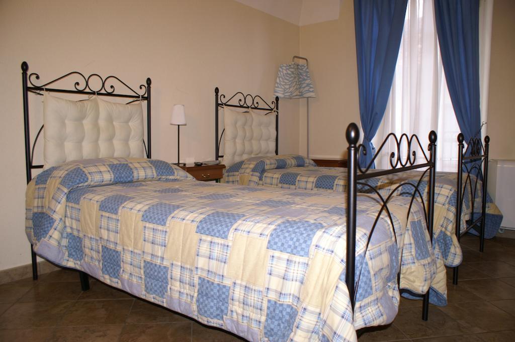 Hotel Porta Santa Maria Busca Phòng bức ảnh